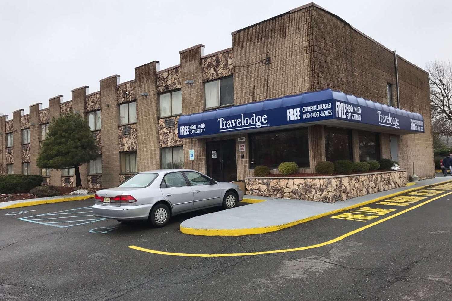 Travelodge By Wyndham Avenel Woodbridge Exterior photo